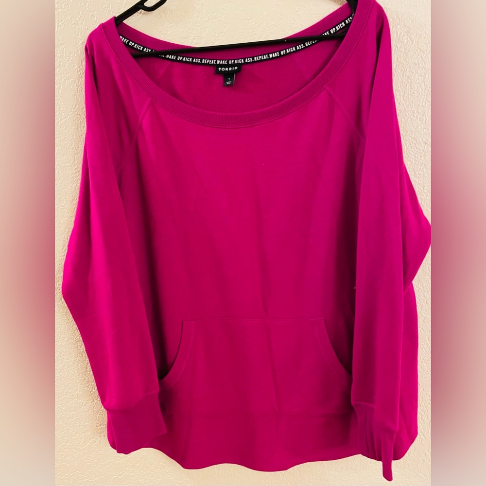 Torrid Size 1 Magenta kangaroo pocket sweatshirt like new condition